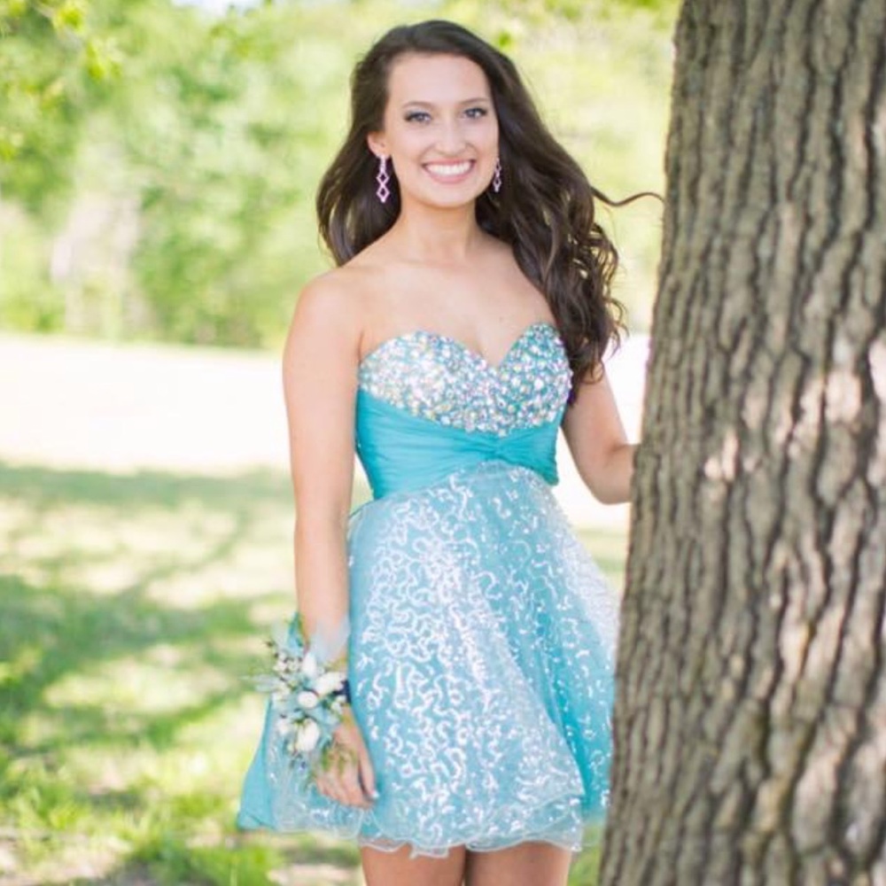 Sparkly blue prom dress!